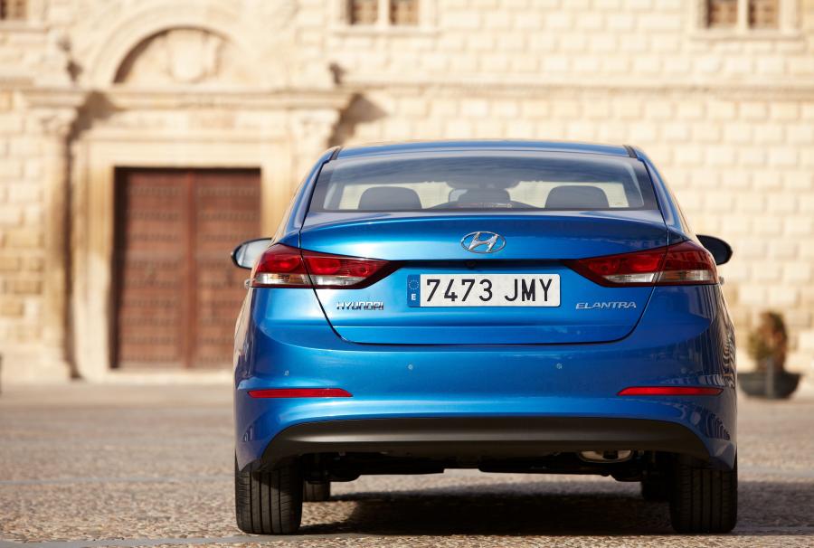  Hyundai Elantra 2016 года  (фото 6 из 30)